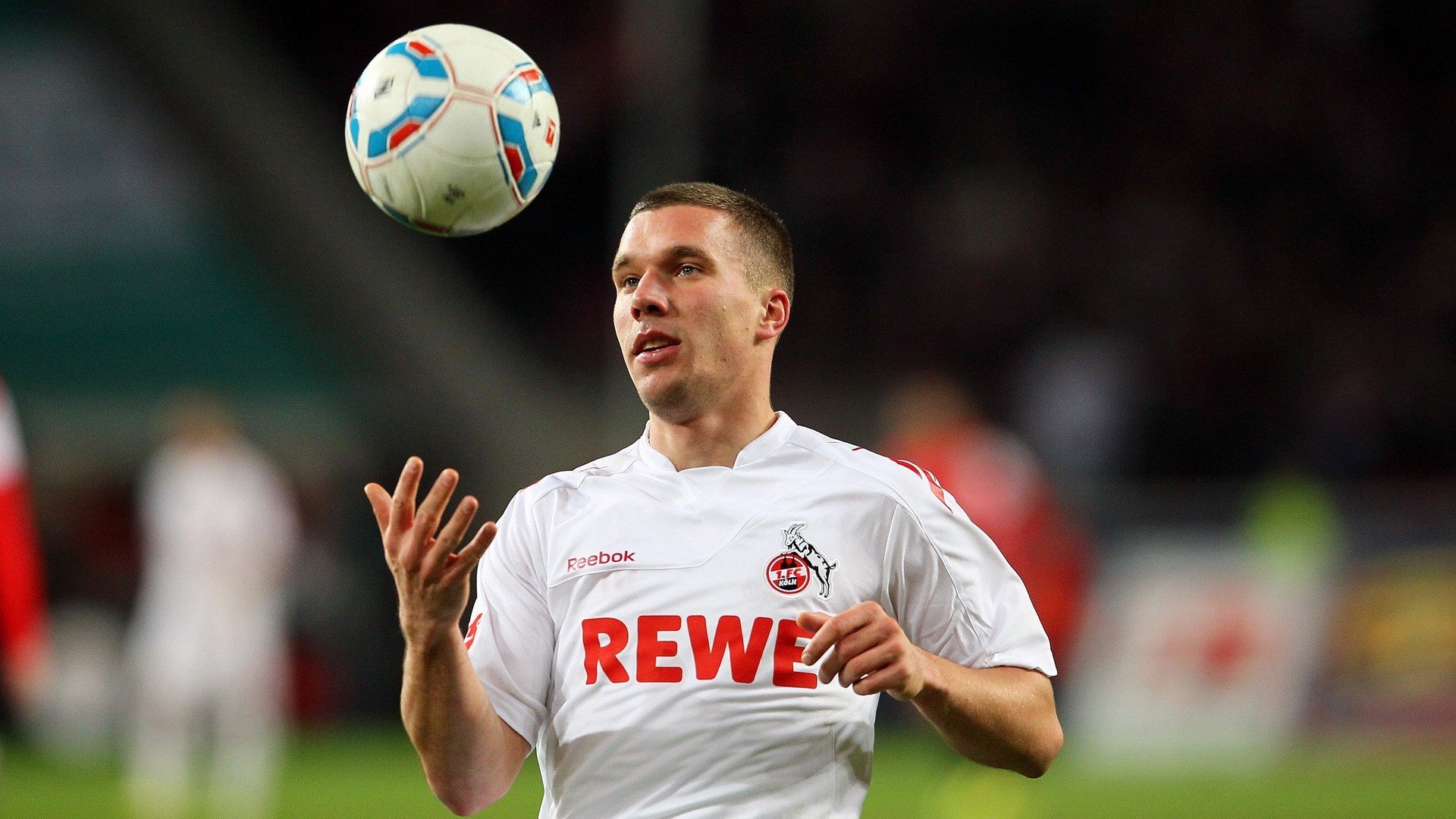 西班牙青年队在欧洲青年赛事中表现优异，潜力巨大