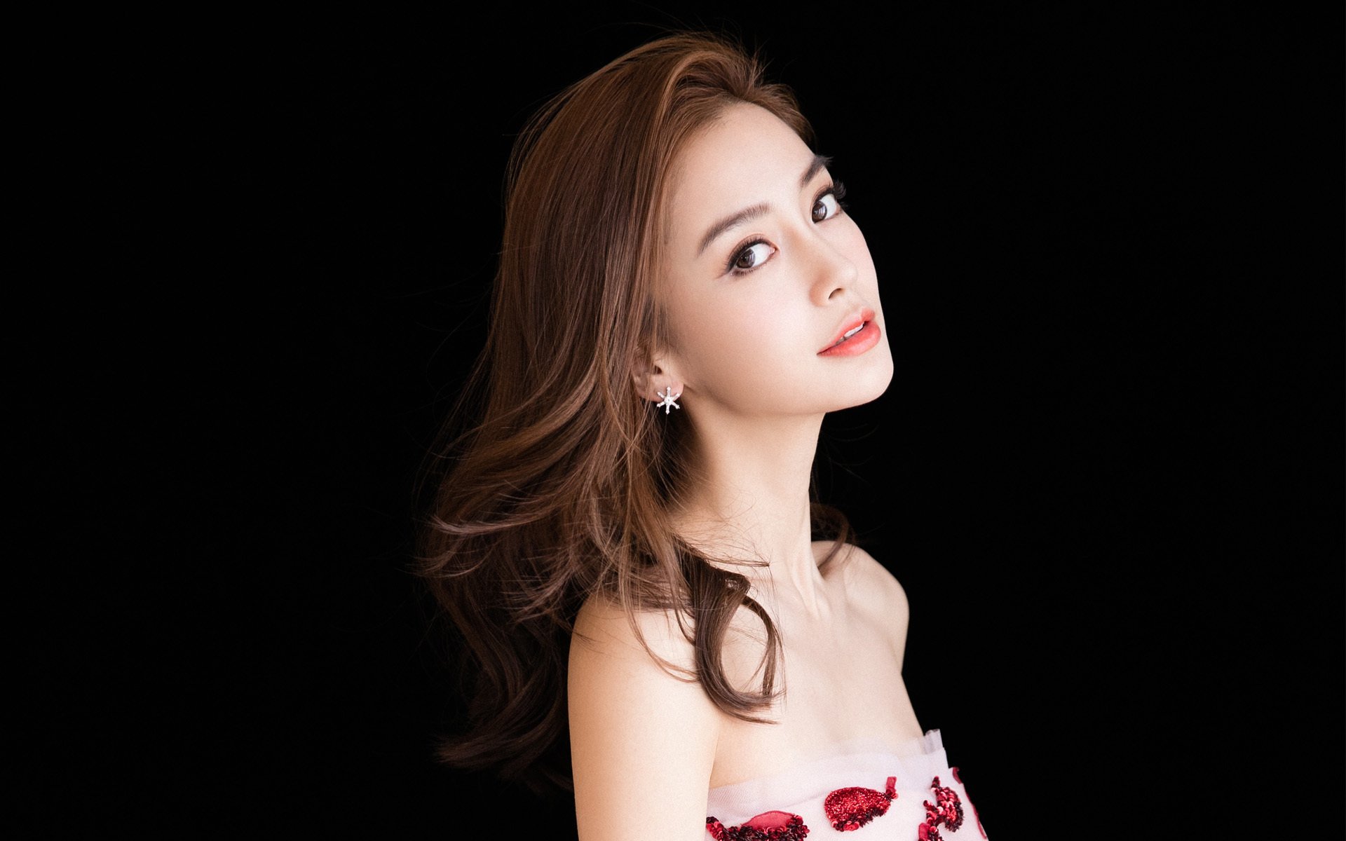 乐鱼电竞在线平台登录入口-从努力到圆满，《冠军》带你走近黄雅琼，黄雅琼拿过几个世界冠军