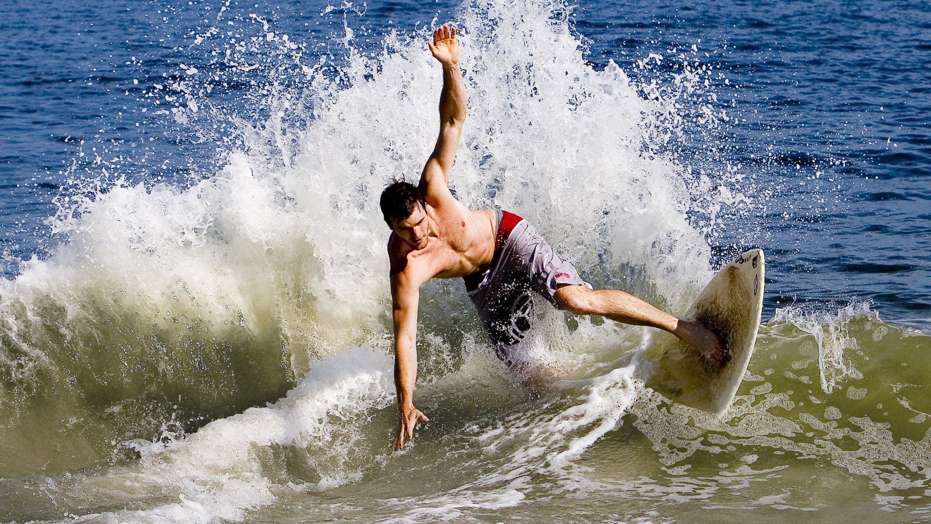 世界杯后：各大品牌拿冠军队颜色做联名周边 衣服、鞋帽一夜售罄